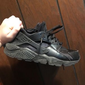 Black Women’s Nike Huaraches